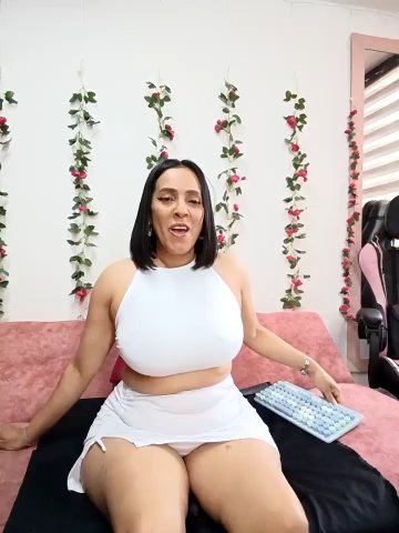 ariana_lavoie- live cam screenshot female from Venezuela on Wusca – Live Webcams, Replays & GIFs — screenshot #1