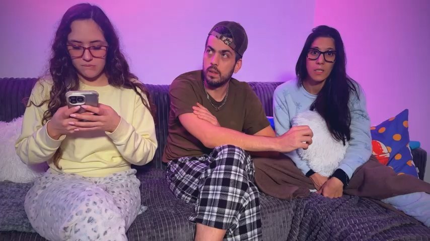 barfantasy live cam screenshot malefemale from Italy on Wusca – Live Webcams, Replays & GIFs — screenshot #1