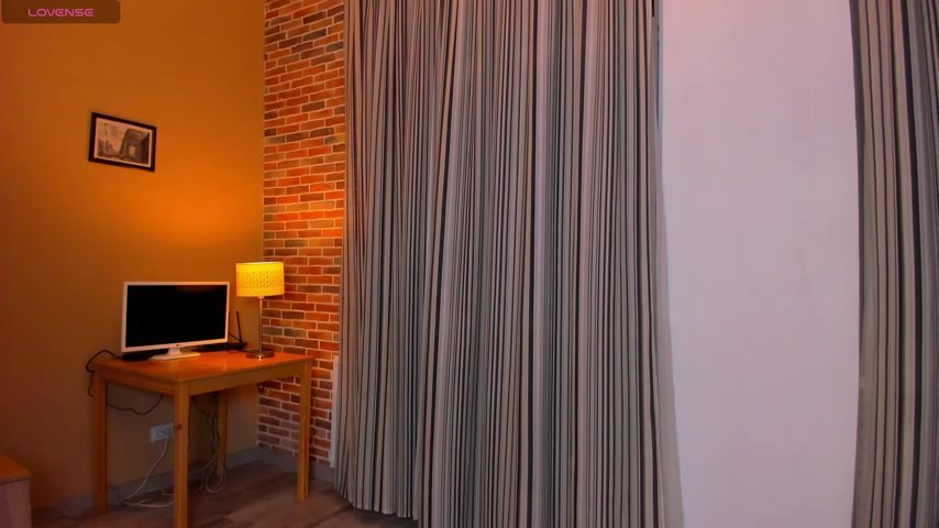 Venera66615 live cam screenshot female from Russia on Wusca – Live Webcams, Replays & GIFs — screenshot #1